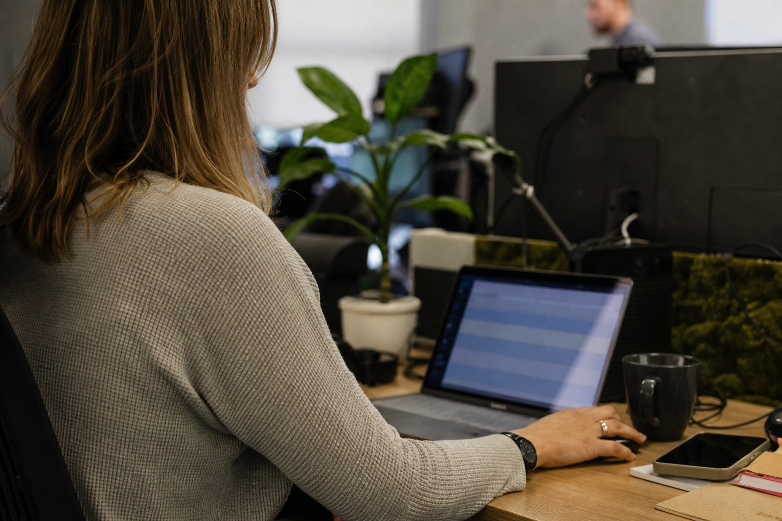 The 25 Most Important Prompts to Track for Any B2B Brand